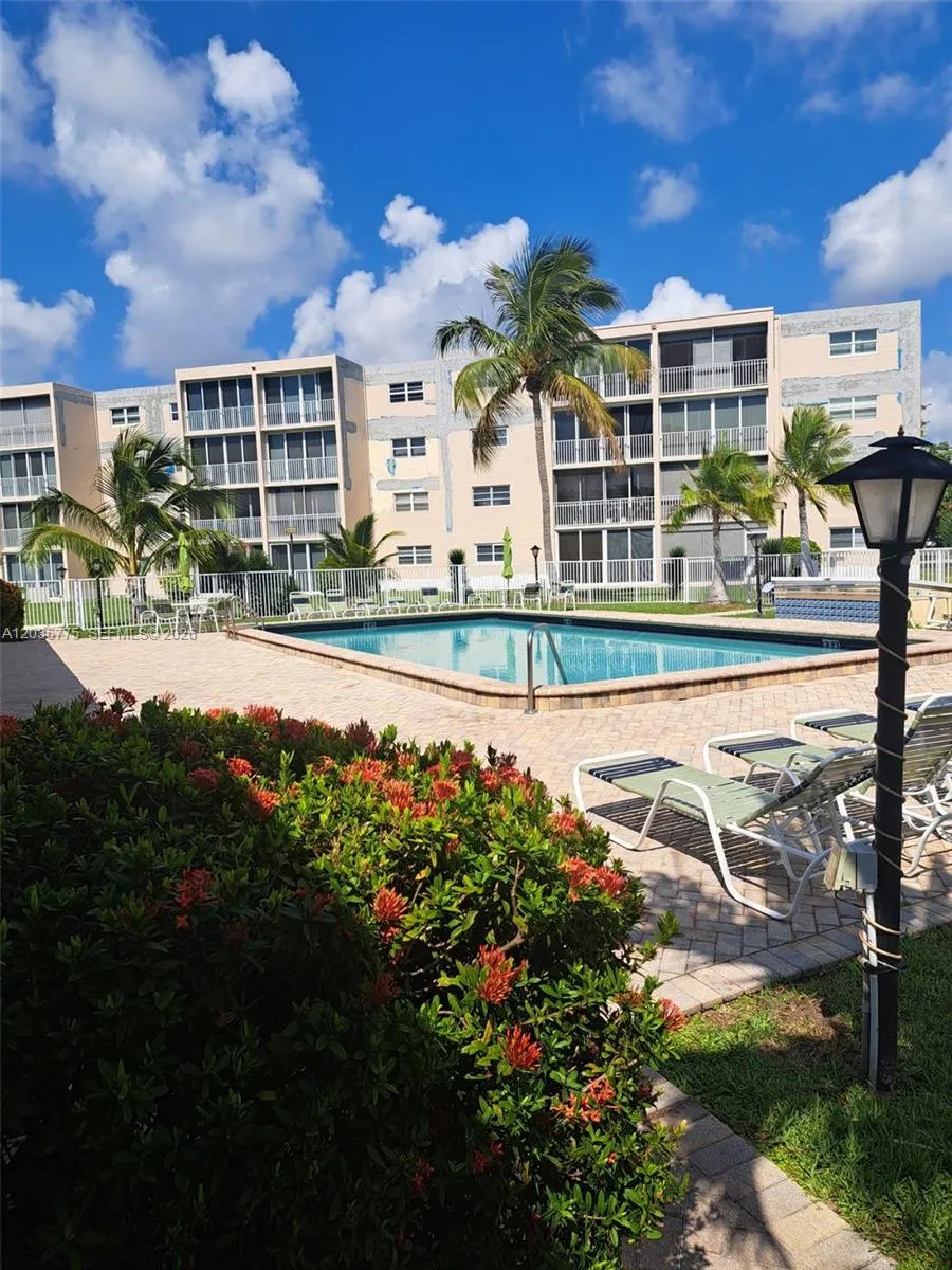 Foto de propiedad en 1024 SE 3rd Avenue 304, Dania Beach, FL 33004 Dania Beach con MLS# 