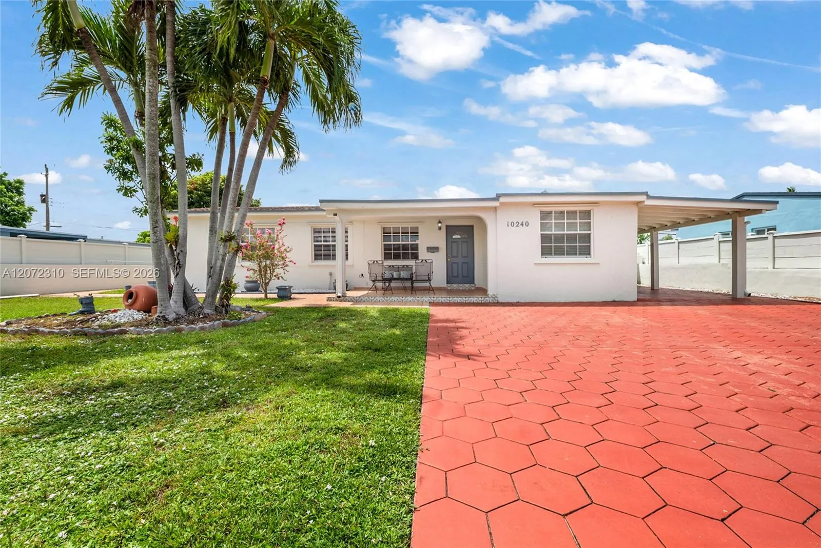 Foto de propiedad en 10240 SW 35th Street, Miami, FL 33165 Miami con MLS# 