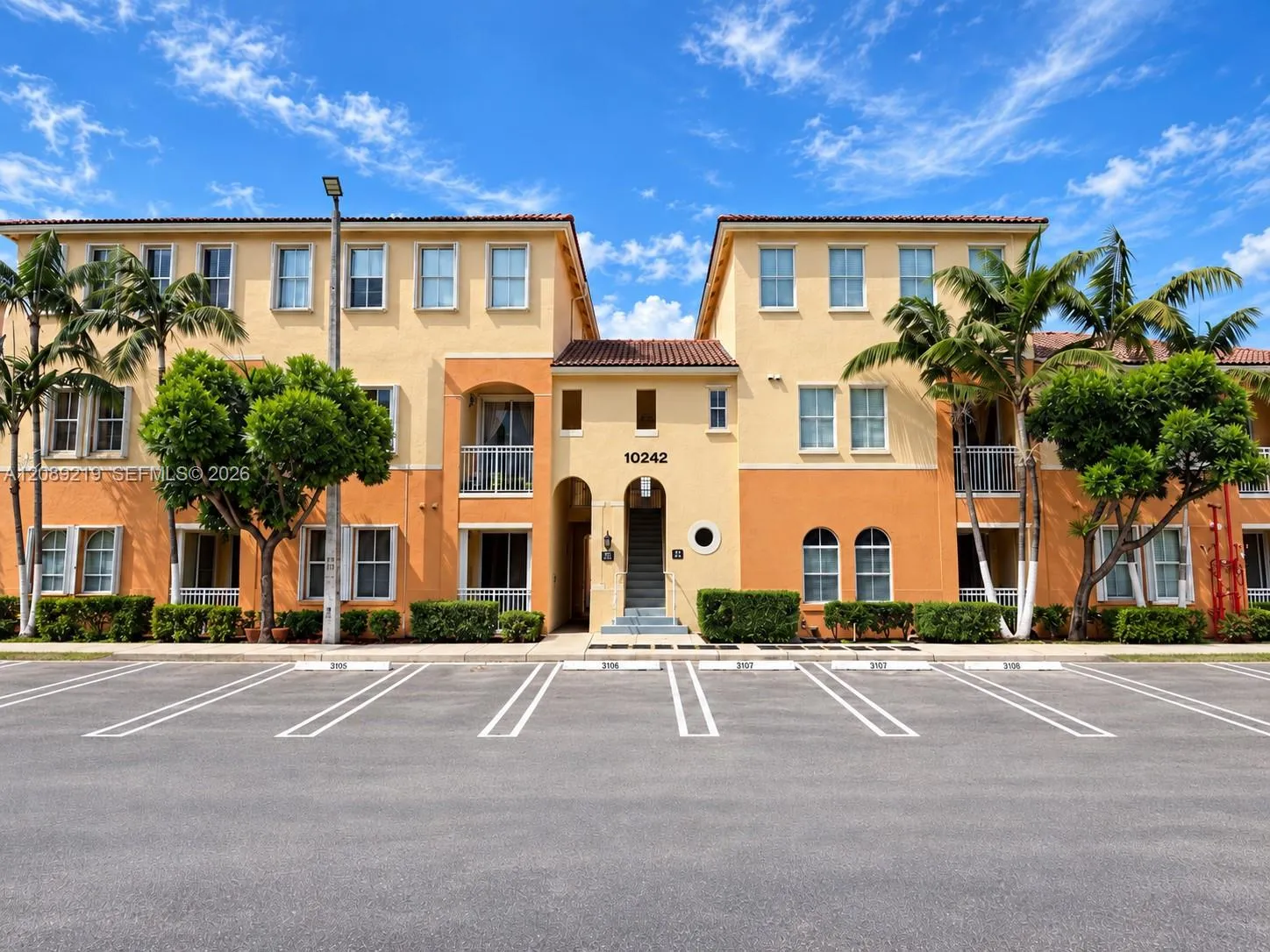 En Venta 10242 NW 7th Street 203, Miami, FL 33172, Miami, FL 33172