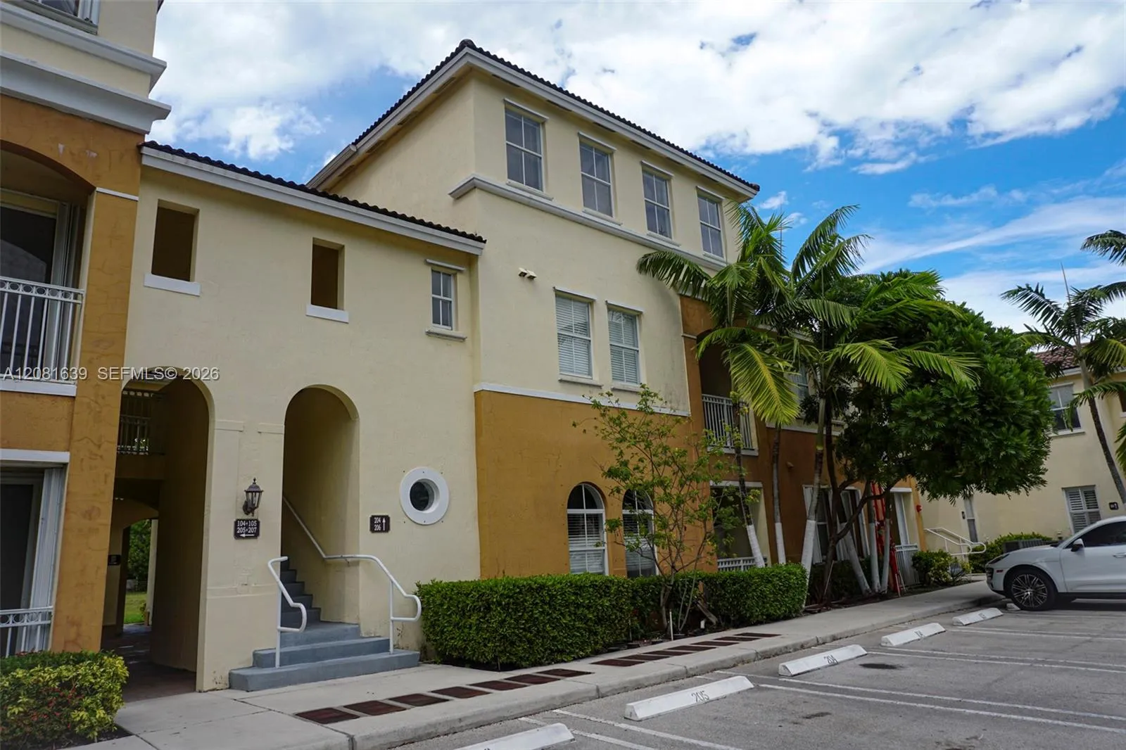 Foto de propiedad en 10242 NW 7th Street 204, Miami, FL 33172 Miami con MLS# 