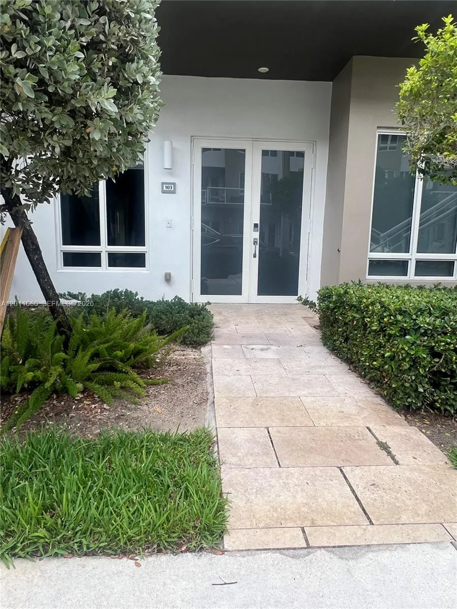Foto de propiedad en 10245 NW 63rd Terrace 103, Doral, FL 33178 Doral con MLS# 