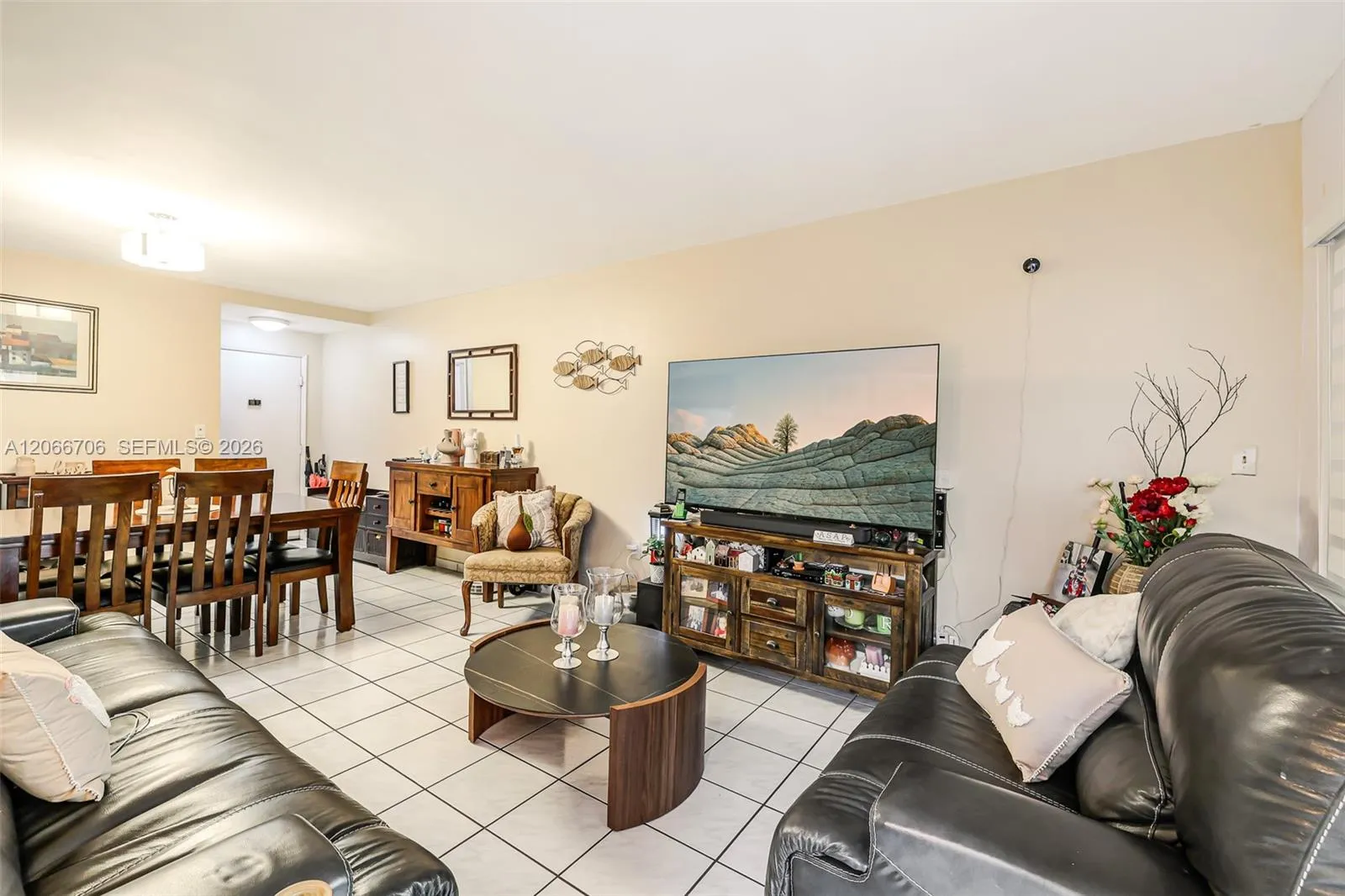 Foto de propiedad en 10245 NW 9th St Circle 102-9, Miami, FL 33172 Miami con MLS# 