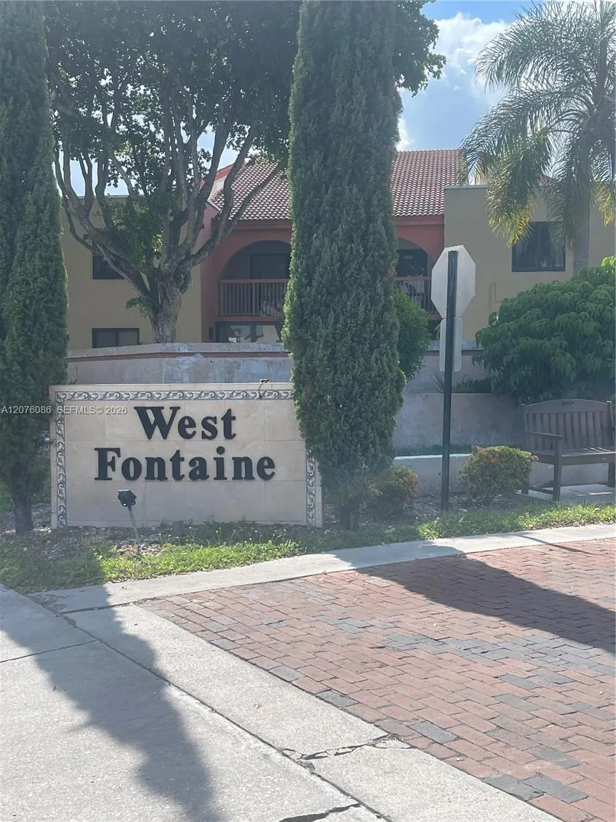 Foto de propiedad en 10249 NW 9th St Circle 108-8, Miami, FL 33172 Miami con MLS# 