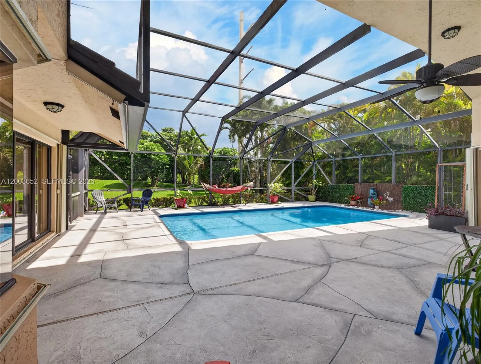 Foto de propiedad en 1025 Creekford Drive, Weston, FL 33326 Weston con MLS# 