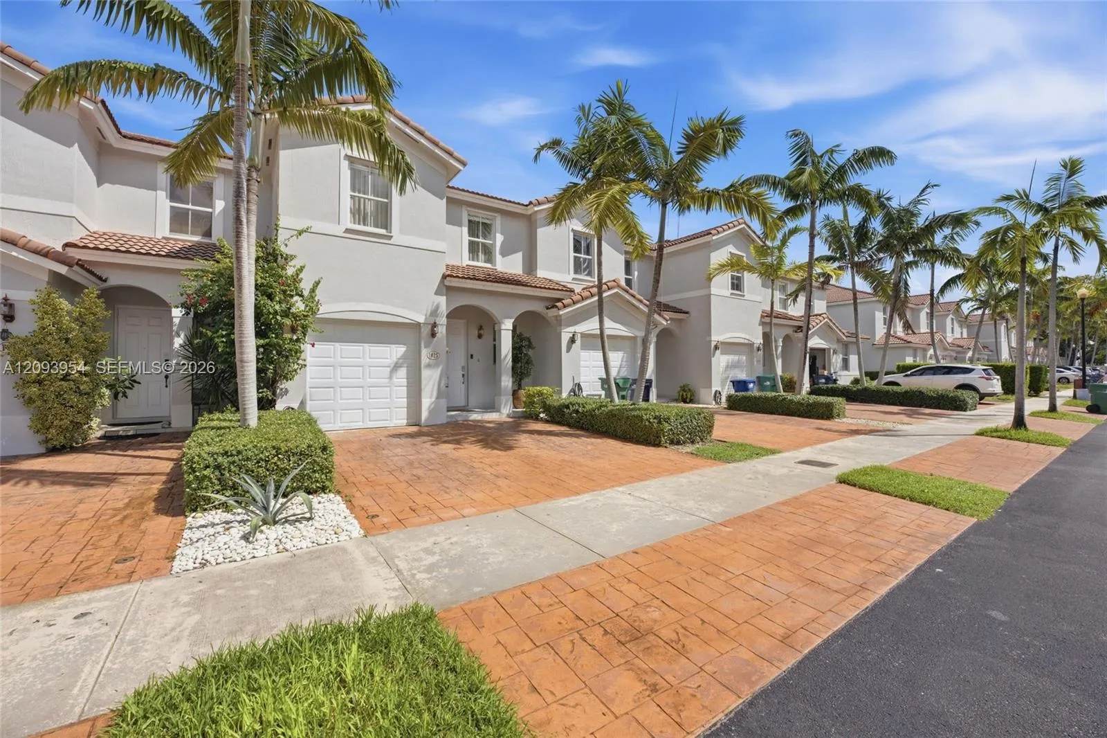 En Venta 1025 NE 207th Terrace, Miami, FL 33179, Miami, FL 33179