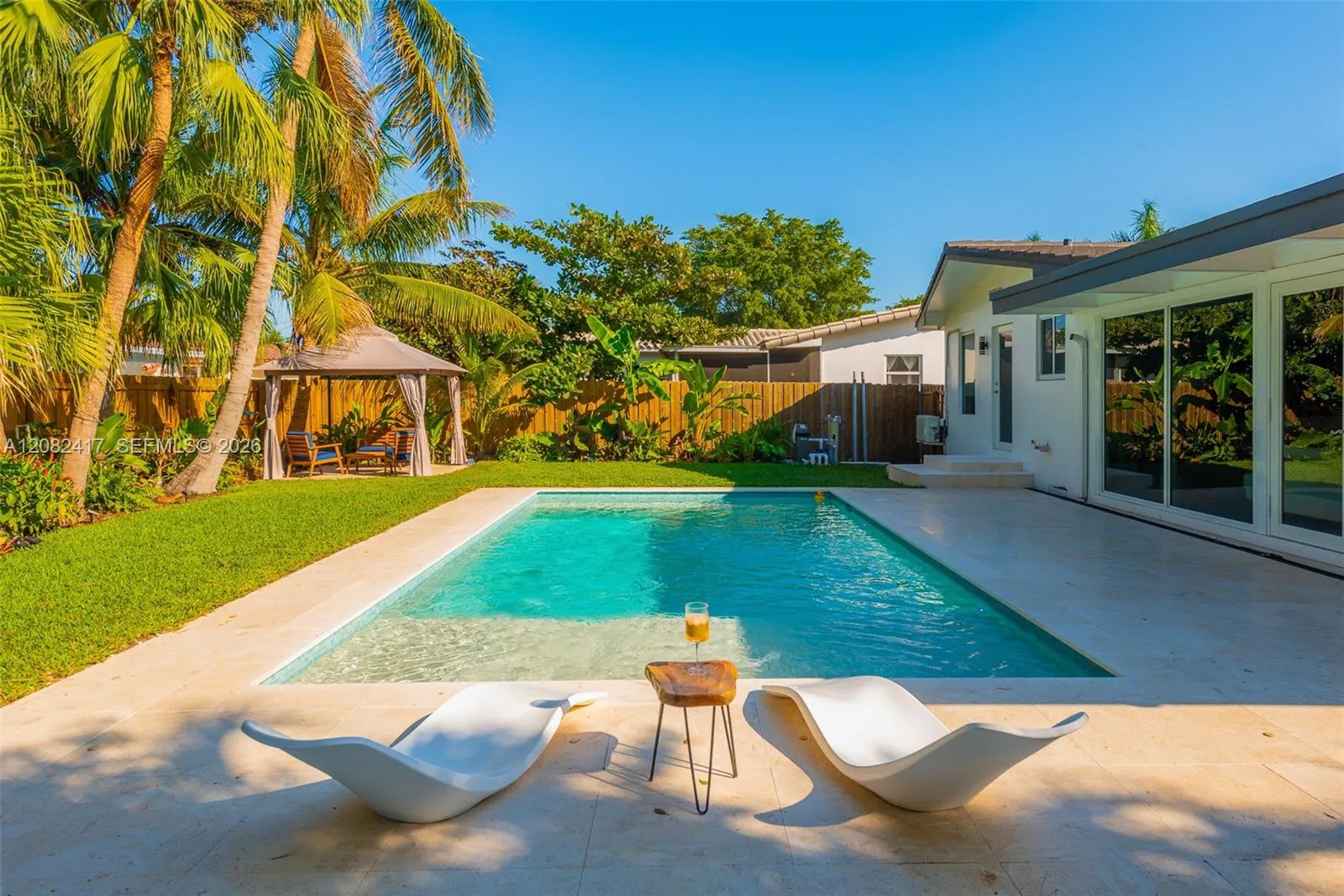 Foto de propiedad en 1025 Washington Street, Hollywood, FL 33019 Hollywood con MLS# 