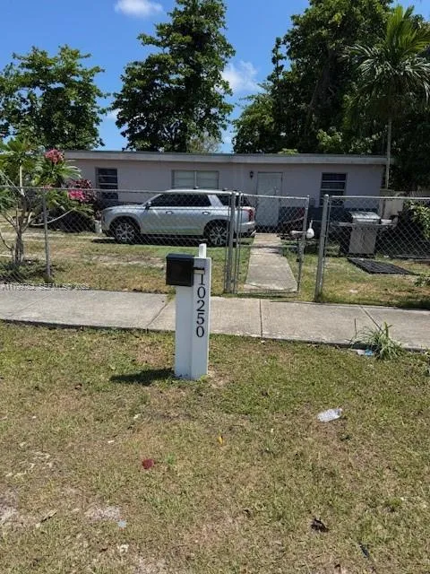Foto de propiedad en 10250 SW 177 Street, Miami, FL 33157 Miami con MLS# 