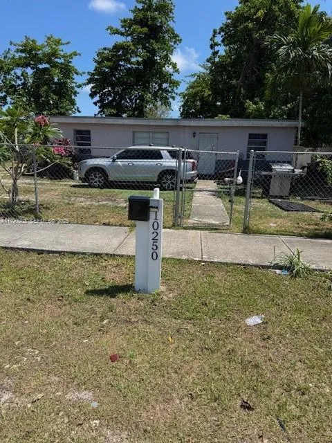 Foto de propiedad en 10250 SW 177th Street, Miami, FL 33157 Miami con MLS# 