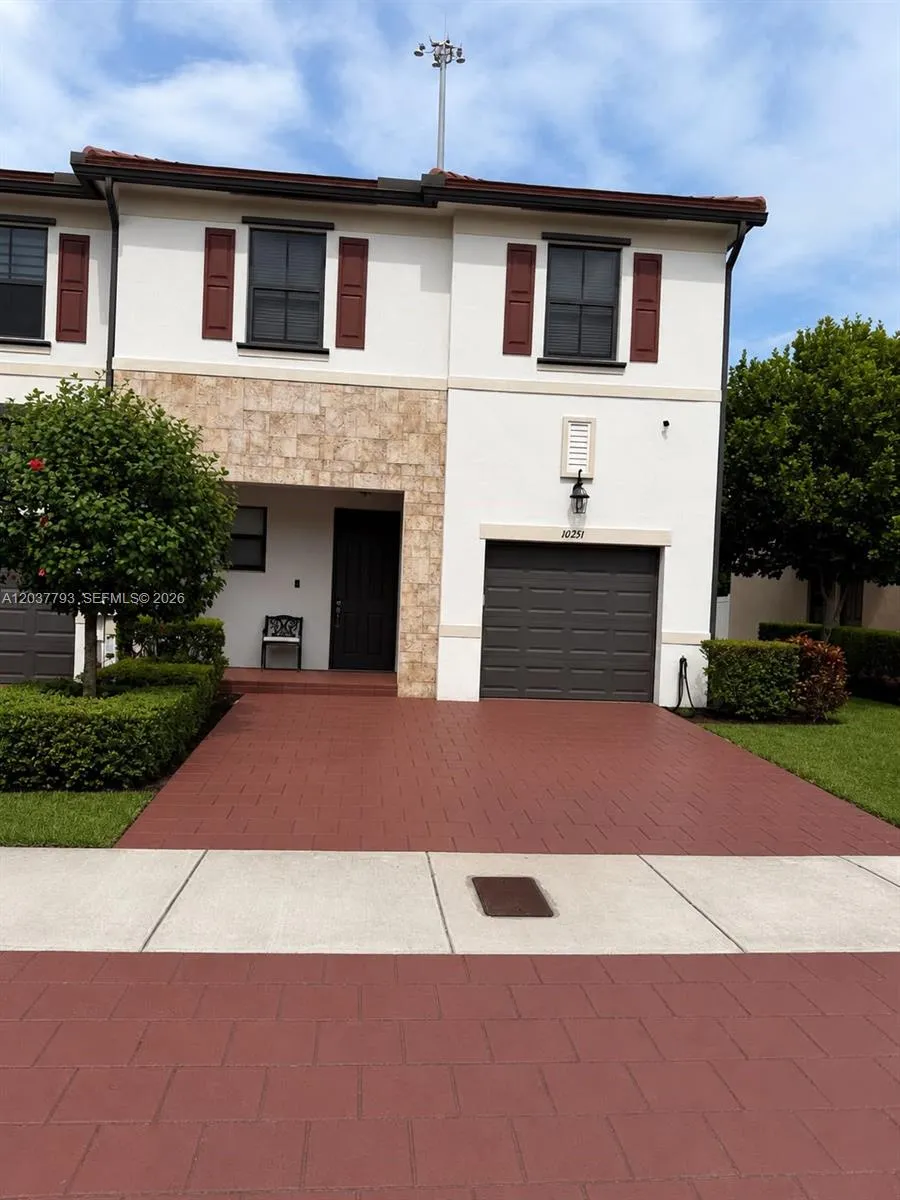 En Renta 10251 W 32nd Lane 10251, Hialeah, FL 33018, Hialeah, FL 33018