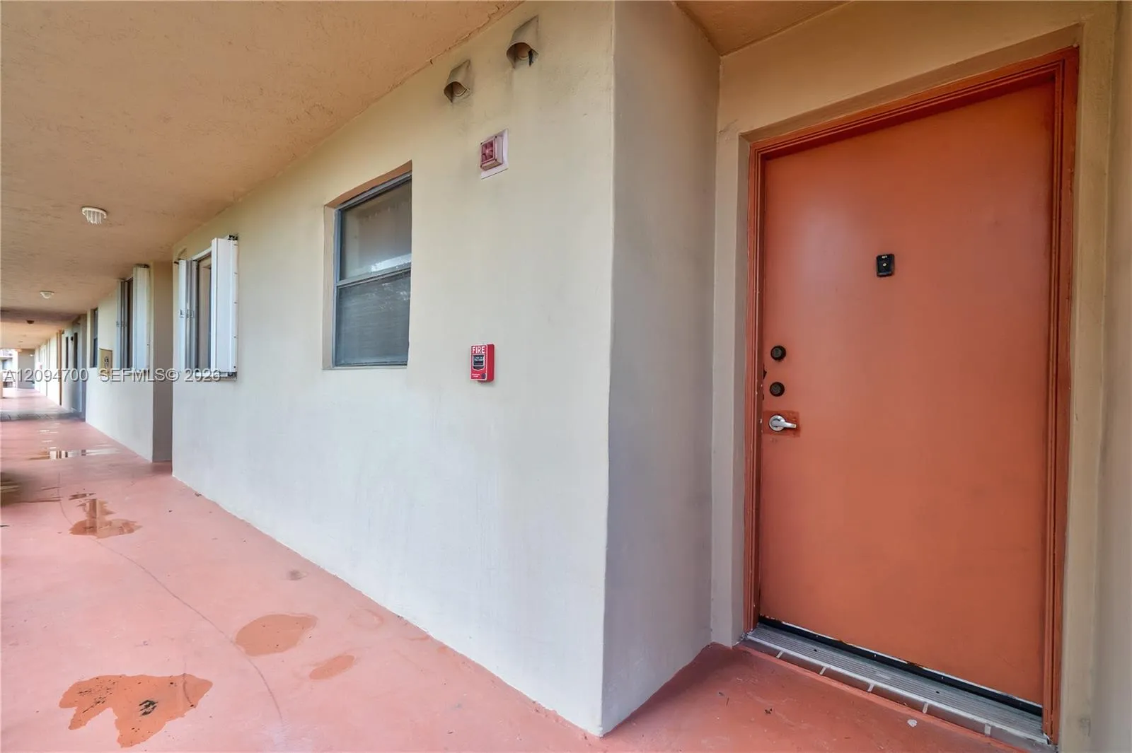 En Venta 10253 NW 9th St Circle 407-6, Miami, FL 33172, Miami, FL 33172