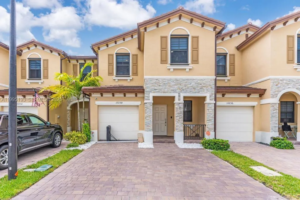 En Venta 10254 SW 228th Terrace, Miami, FL 33190, Miami, FL 33190