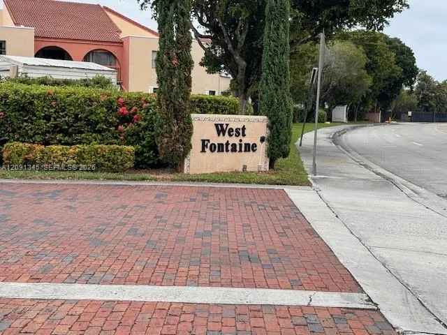 Foto de propiedad en 10257 NW 9th St Circle 206-10, Miami, FL 33172 Miami con MLS# 