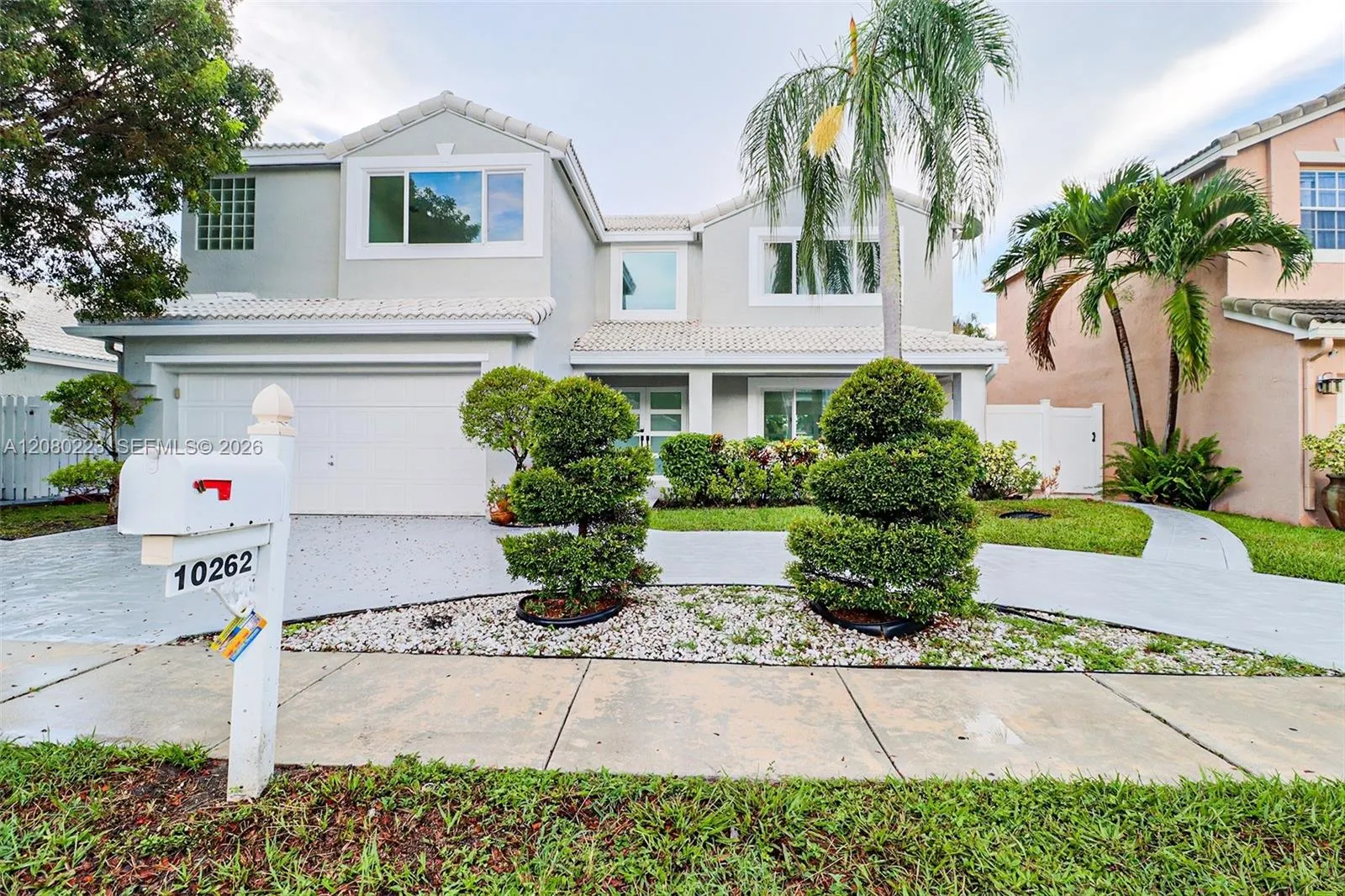 Foto de propiedad en 10262 SW 9th Lane, Pembroke Pines, FL 33025 Pembroke Pines con MLS# 