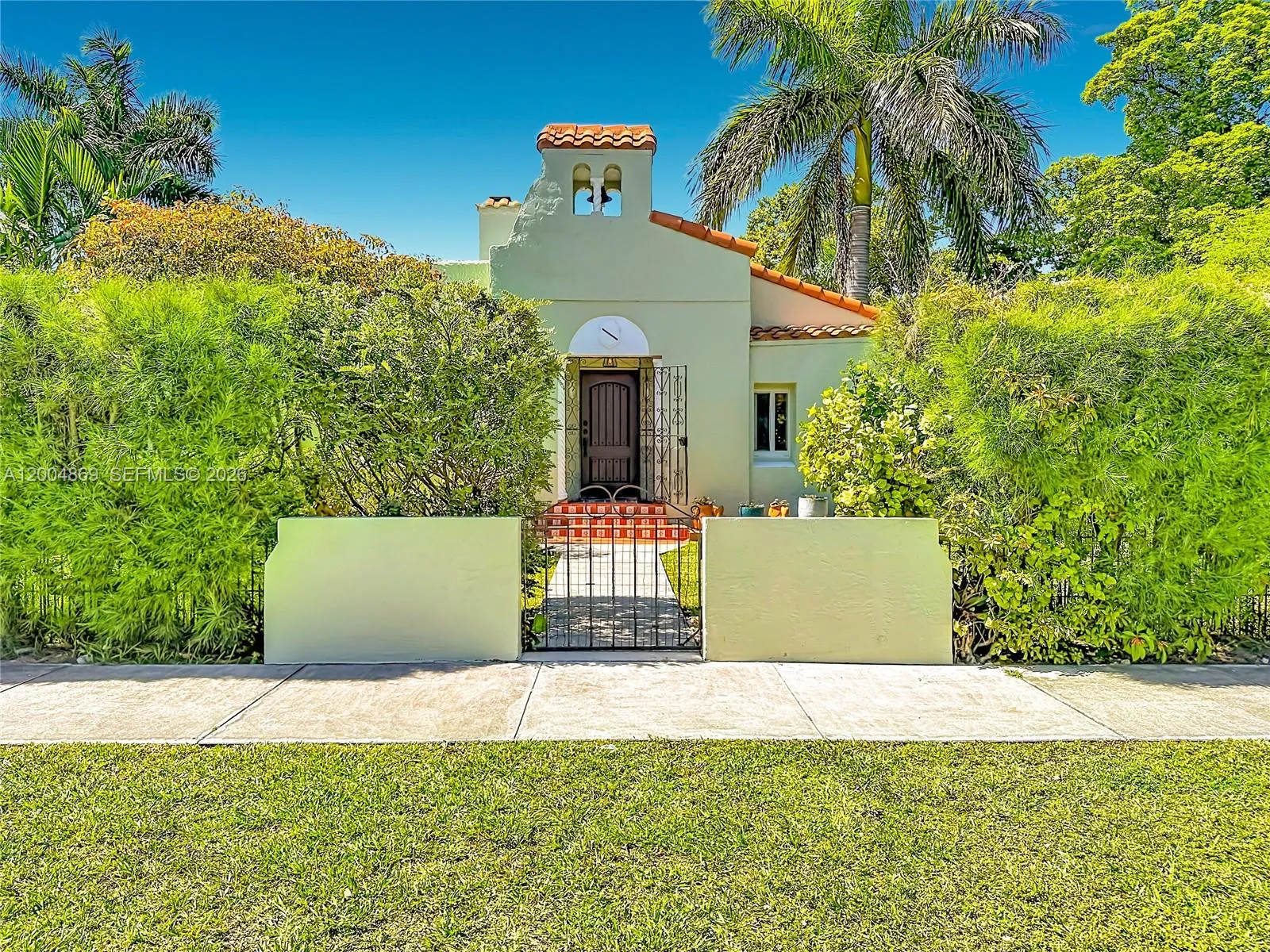 Foto de propiedad en 1029 Harrison Street, Hollywood, FL 33019 Hollywood con MLS# 
