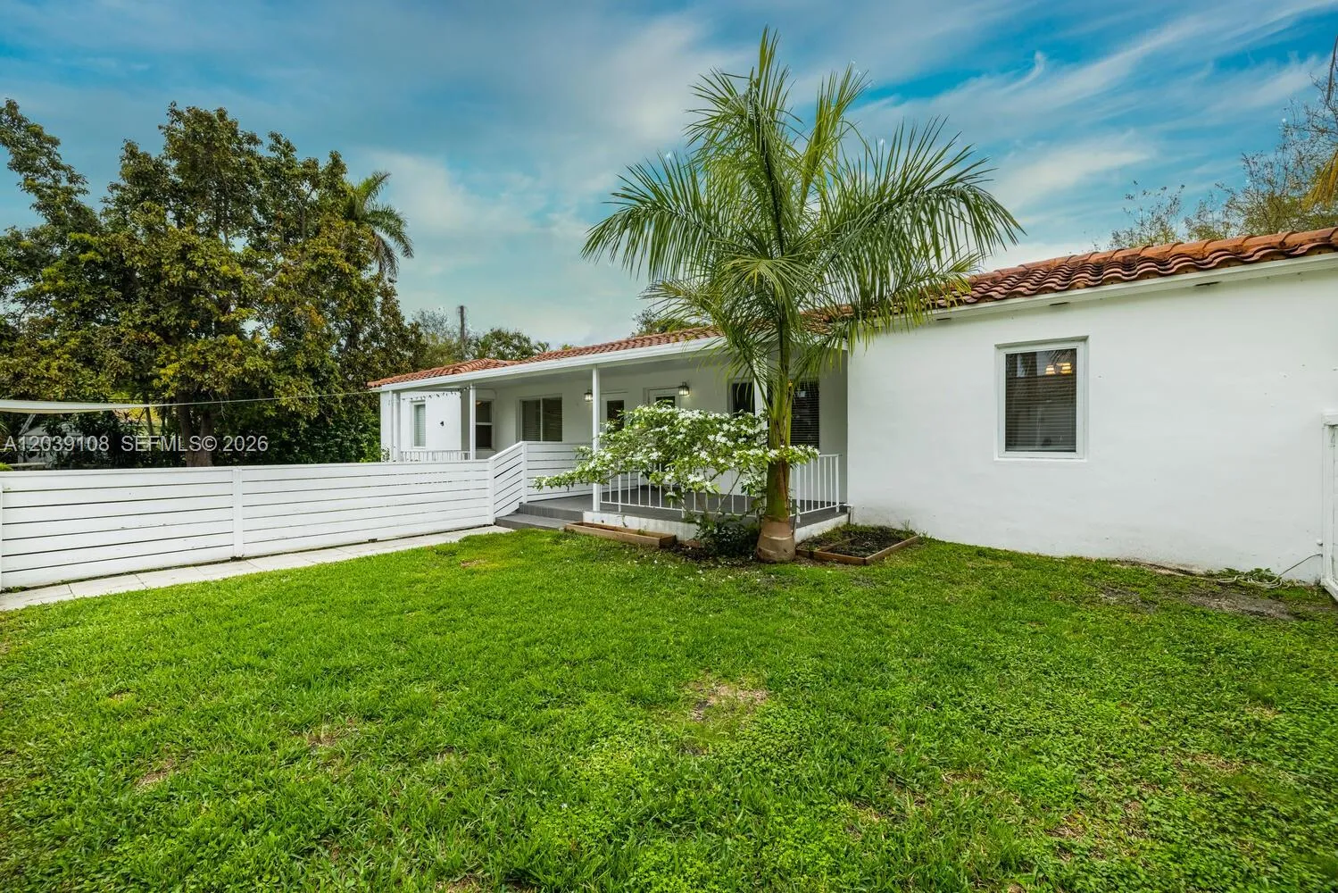 Foto de propiedad en 1029 NE 113 Street South, Biscayne Park, FL 33161 Biscayne Park con MLS# 