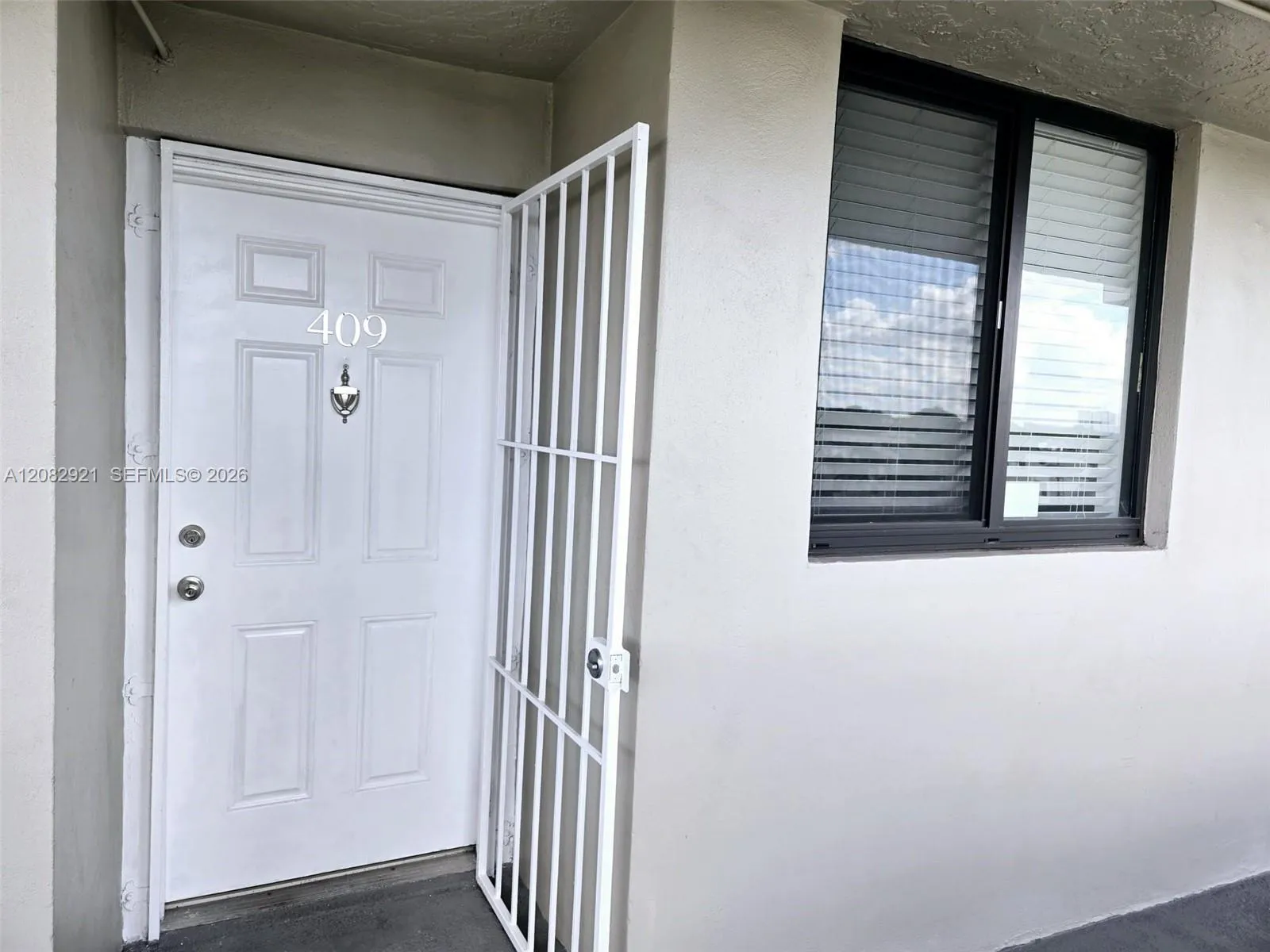 En Renta 10290 NW 9th St Circle 409, Miami, FL 33172, Miami, FL 33172