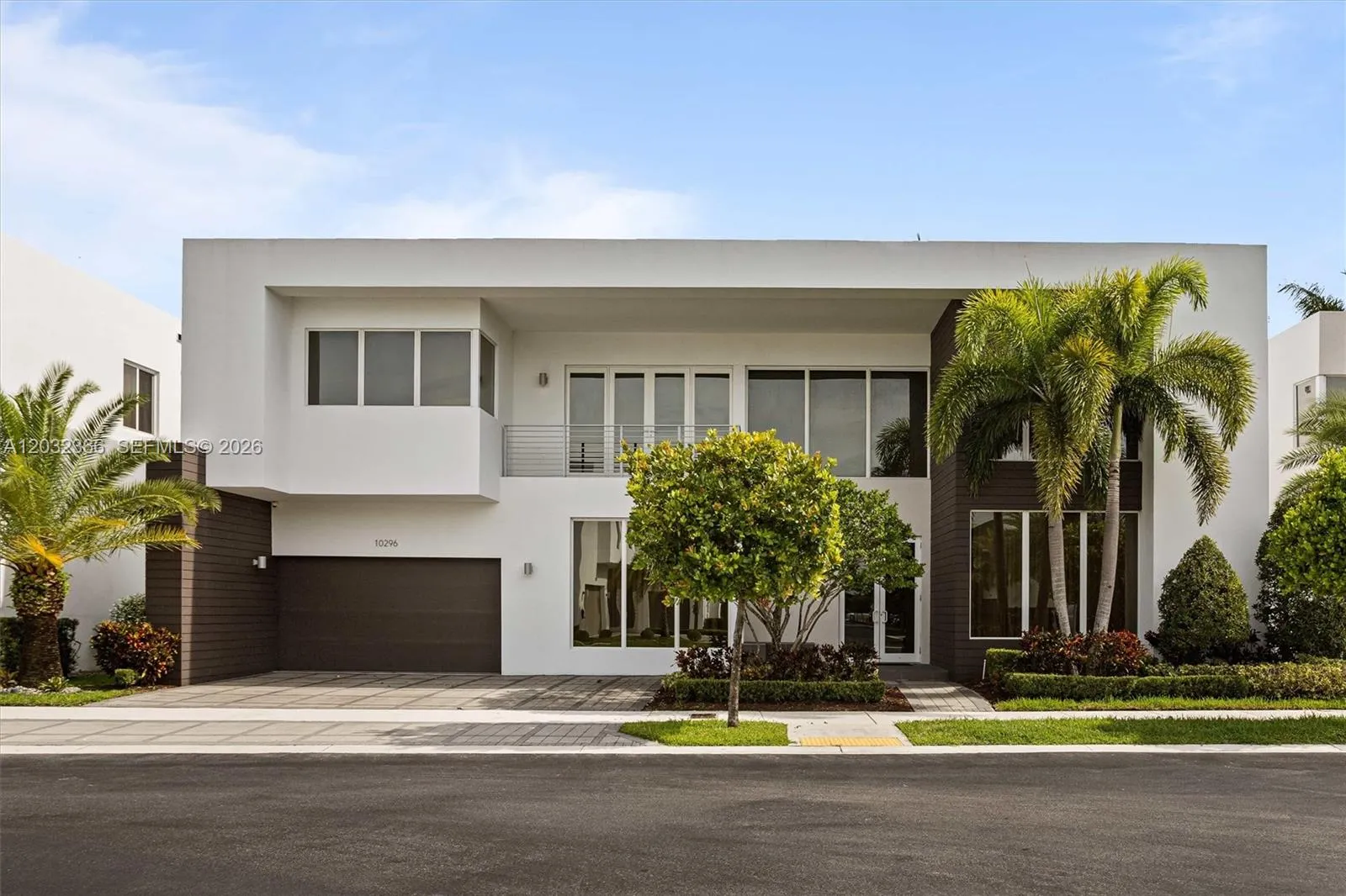 Foto de propiedad en 10296 NW 74th Terrace, Doral, FL 33178 Doral con MLS# 
