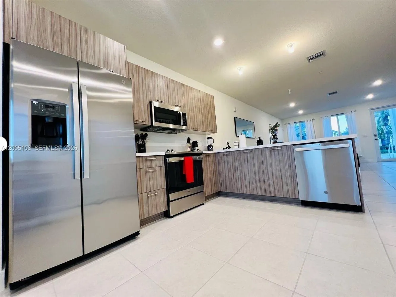 Foto de propiedad en 10300 NW 66th Avenue 101, Doral, FL 33178 Doral con MLS# 