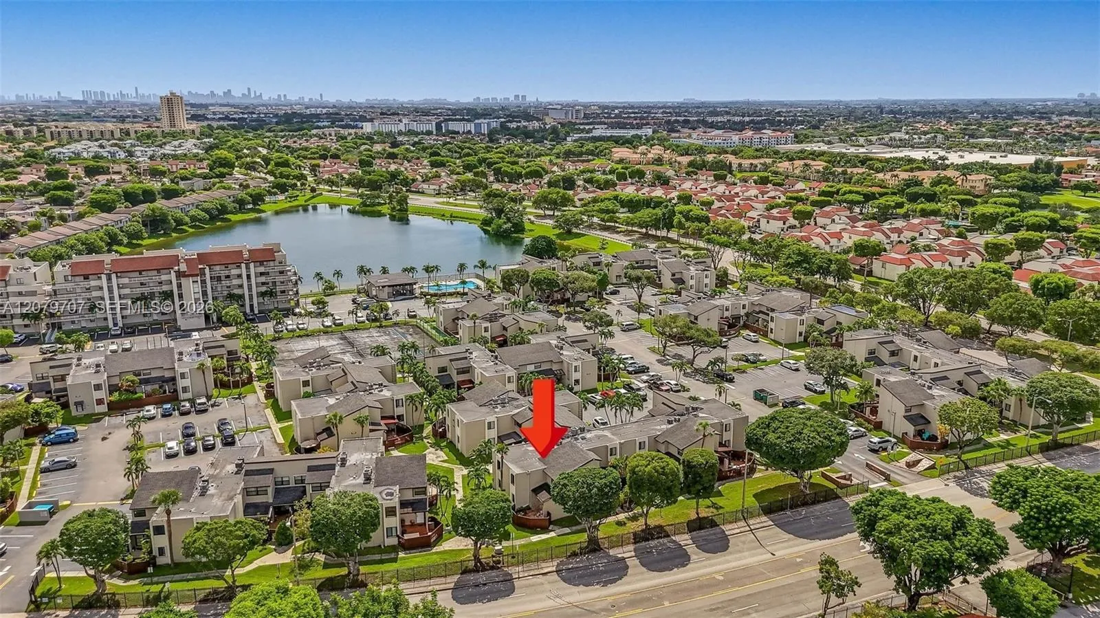 Foto de propiedad en 10300 NW 9th St Circle 203, Miami, FL 33172 Miami con MLS# 