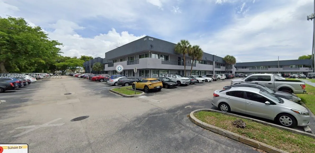 Foto de propiedad en 10300 SW 72nd Street 221, Miami, FL 33173 Miami con MLS# 