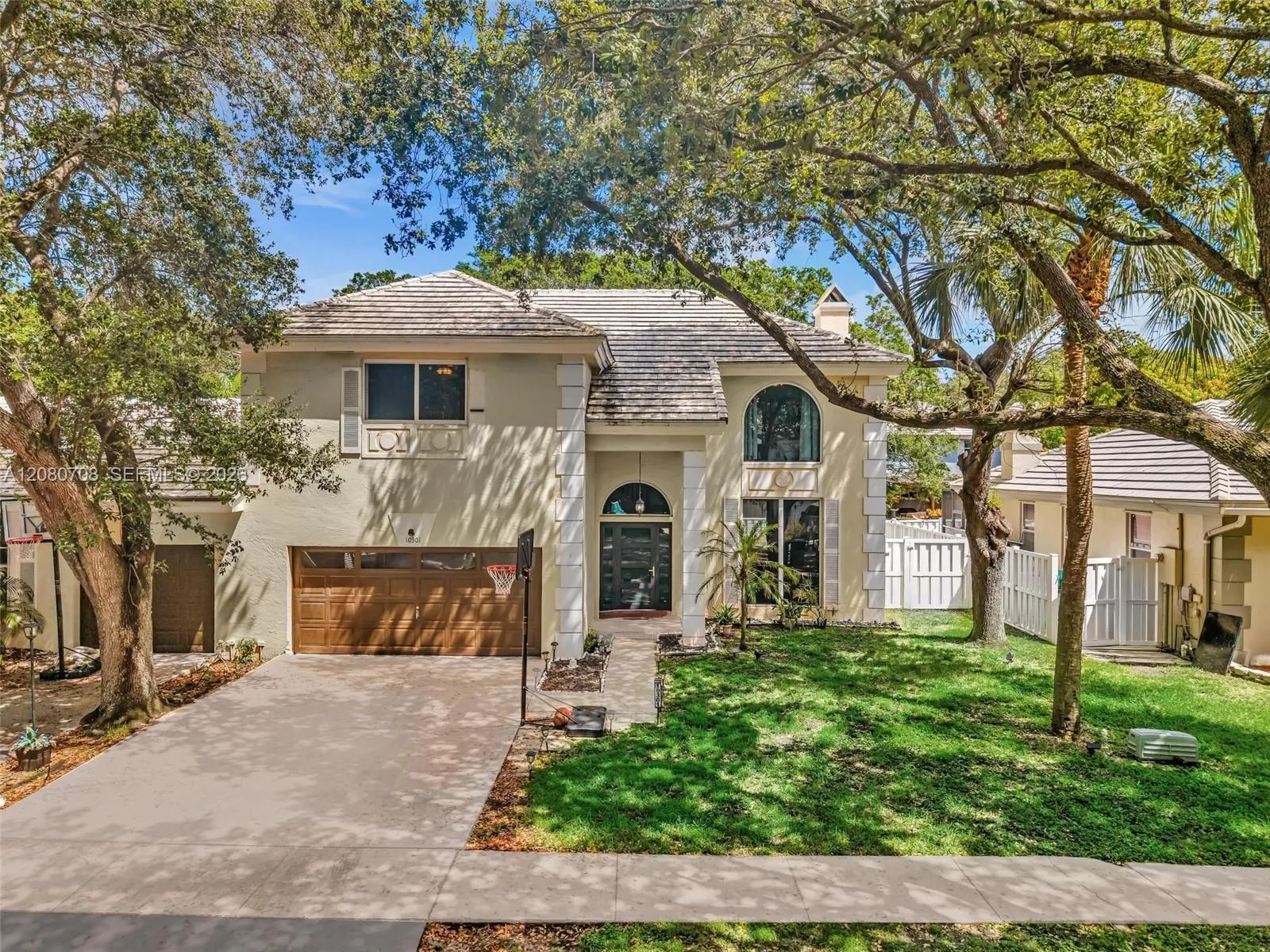 Foto de propiedad en 10301 Panama Street, Cooper City, FL 33026 Cooper City con MLS# 