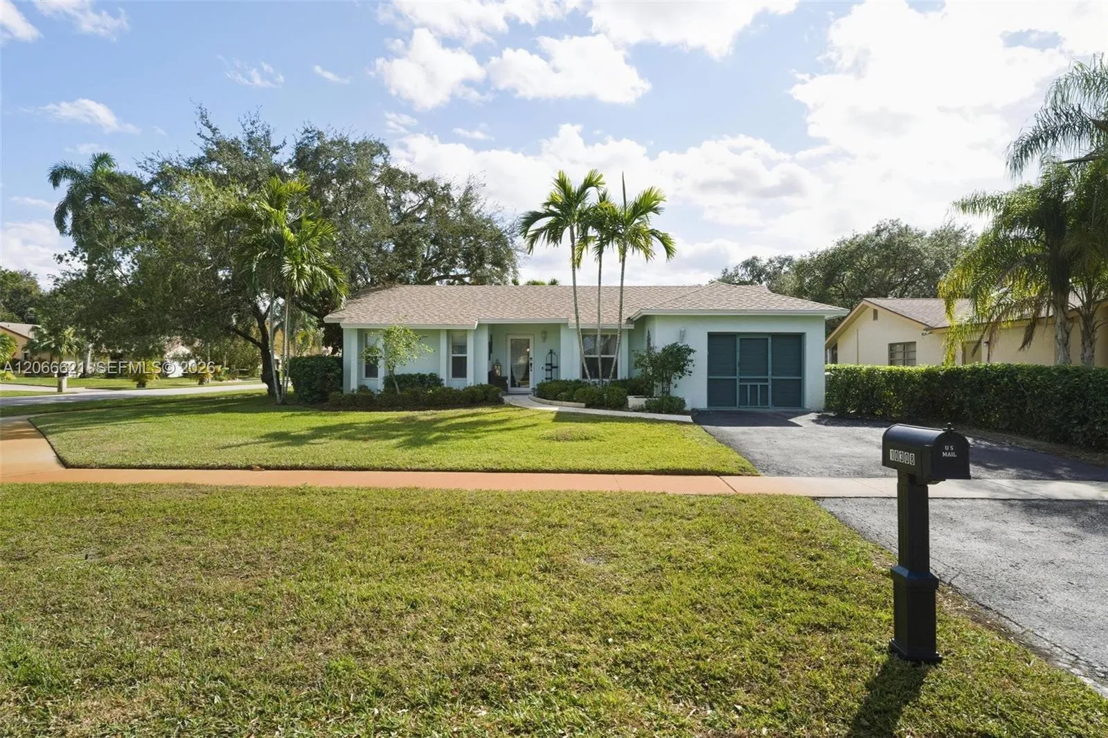 Foto de propiedad en 10308 Greenbriar Court, Boca Raton, FL 33498 Boca Raton con MLS# 
