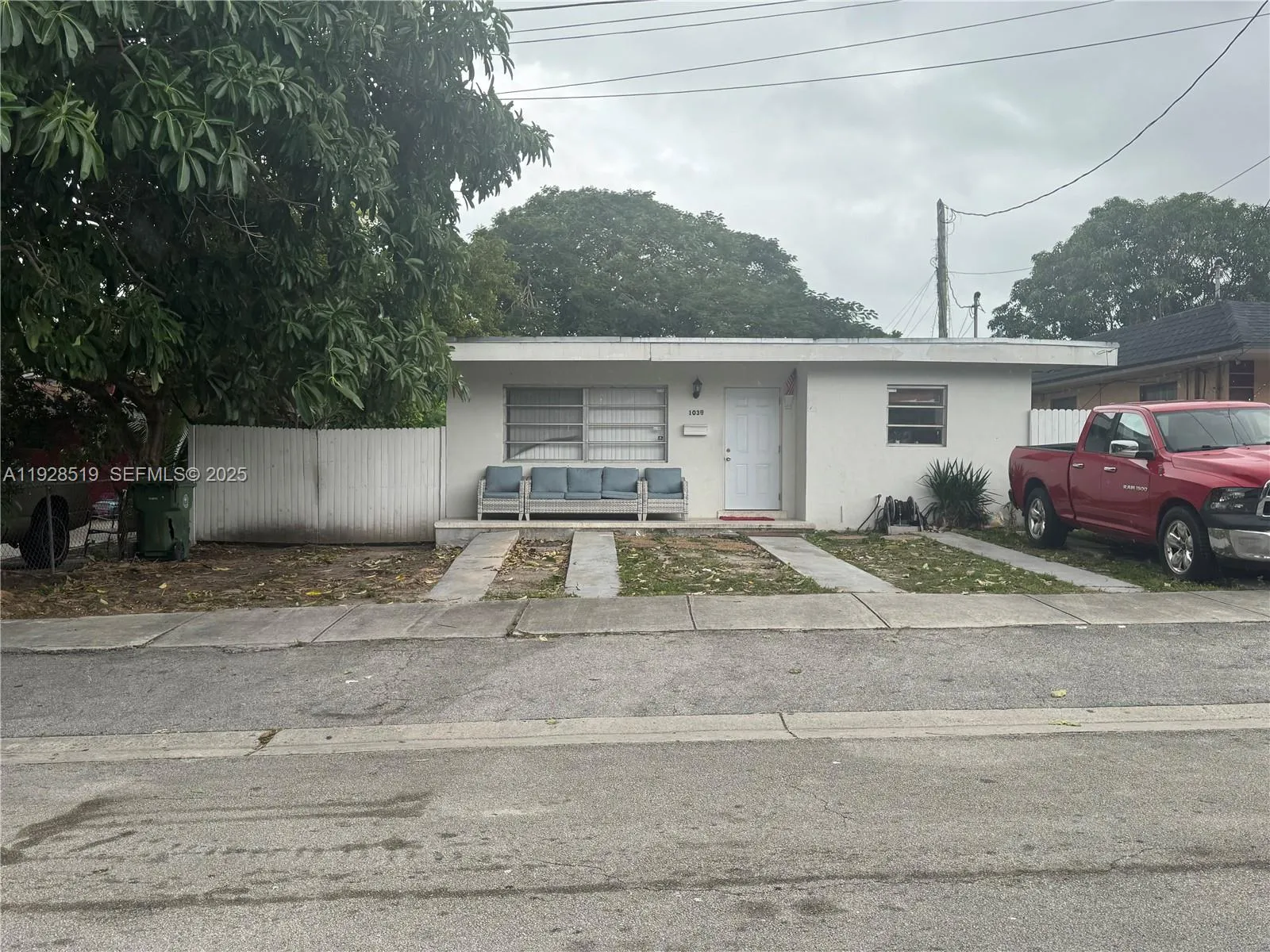Foto de propiedad en 1032 SW 10th Street, Miami, FL 33130 Miami con MLS# 