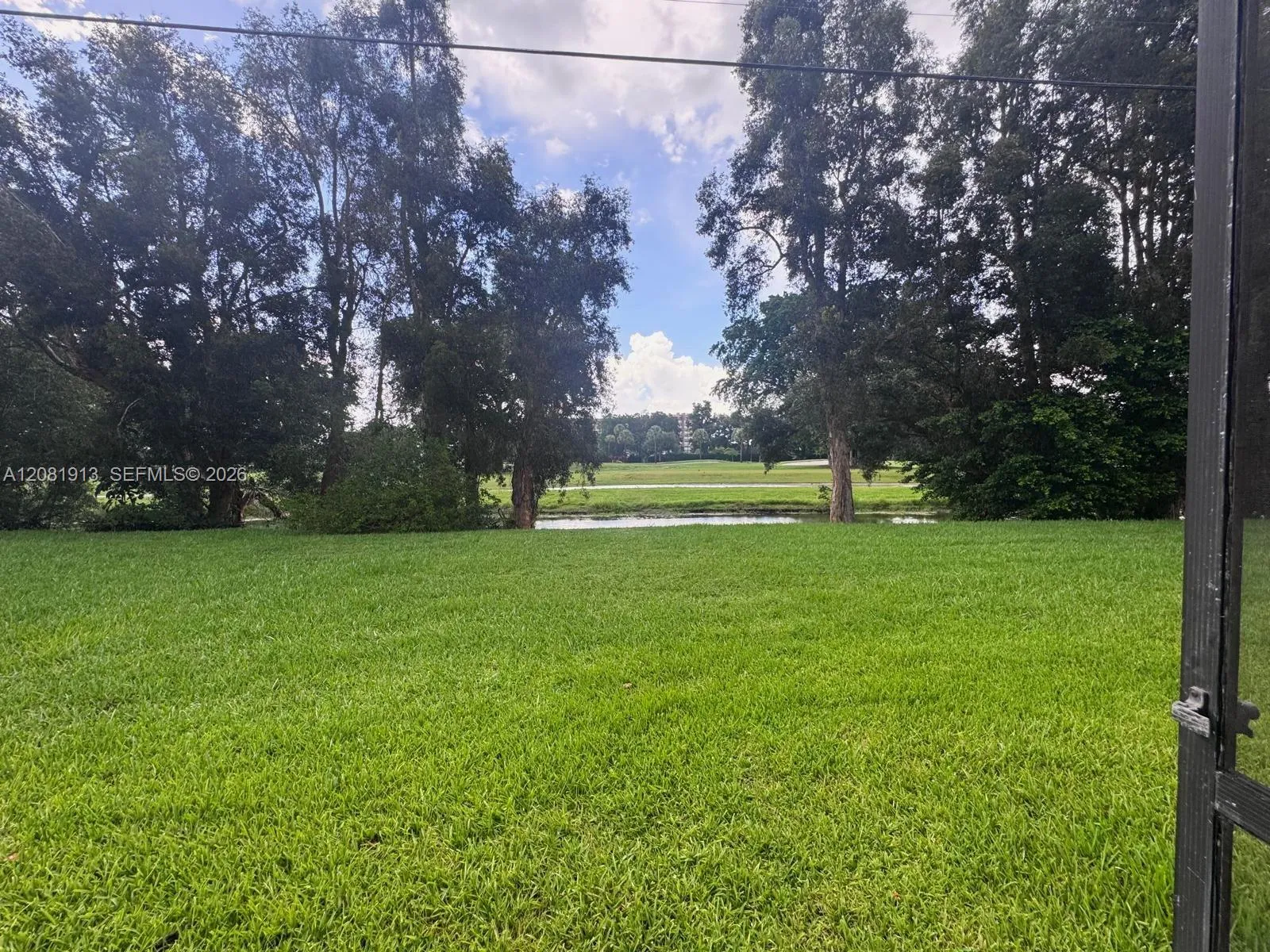 Foto de propiedad en 10325 NW 11th Street 101, Pembroke Pines, FL 33026 Pembroke Pines con MLS# 