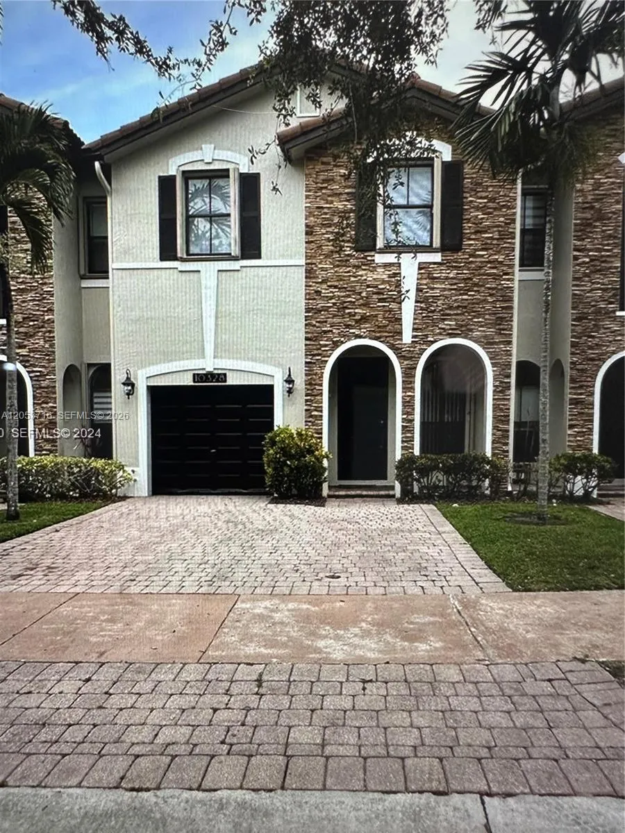 Foto de propiedad en 10328 NW 31st Terrace, Doral, FL 33172 Doral con MLS# 