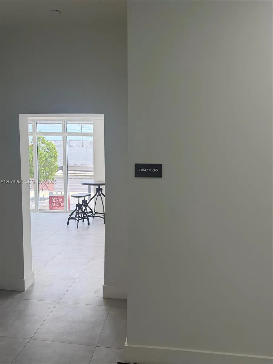 Foto de propiedad en 1033 E 25th Street 1, Hialeah, FL 33013 Hialeah con MLS# 