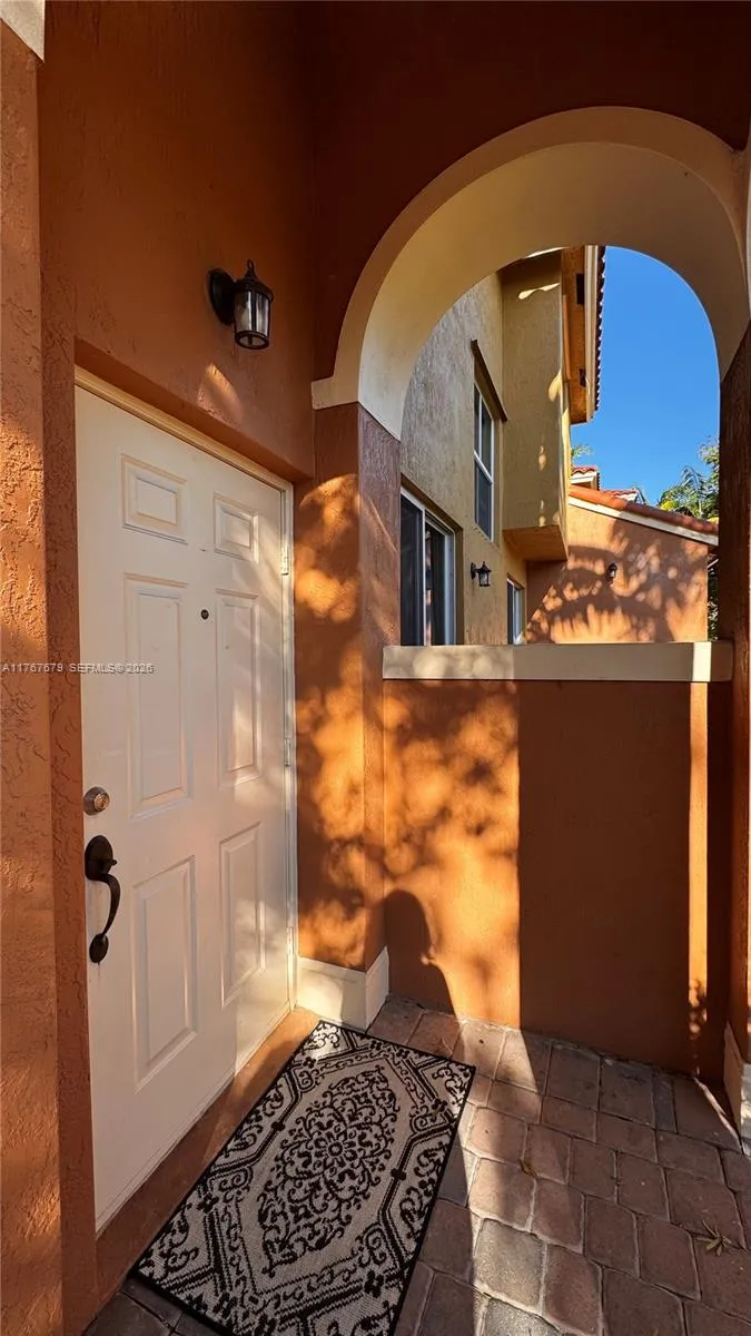 Foto de propiedad en 1033 SW 144th Avenue 2705, Pembroke Pines, FL 33027 Pembroke Pines con MLS# 