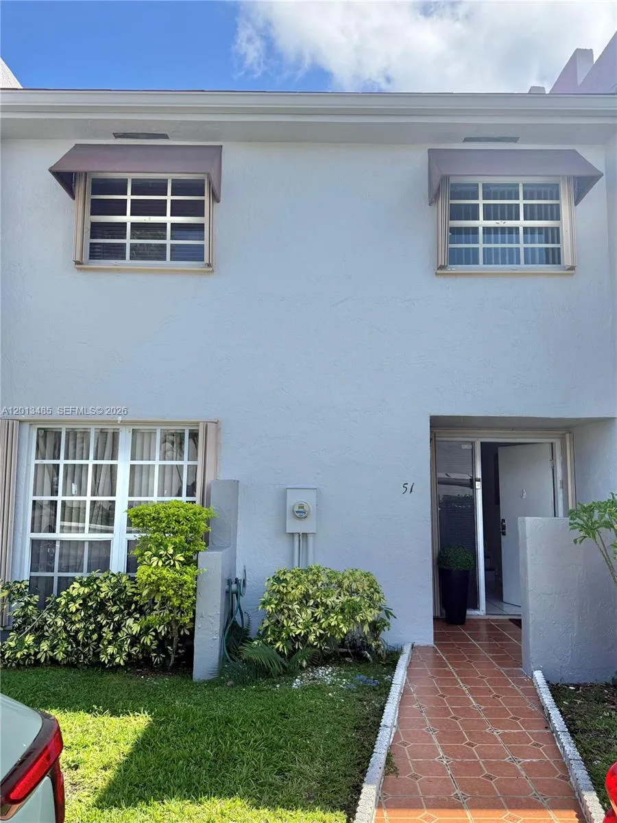 Foto de propiedad en 10330 SW 154th Cir Court 51, Miami, FL 33196 Miami con MLS# 