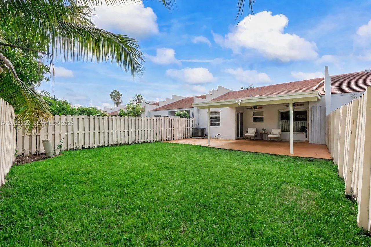 Foto de propiedad en 10340 SW 154th Place 41, Miami, FL 33196 Miami con MLS# 