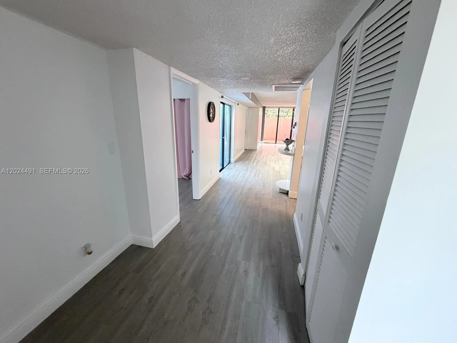 Foto de propiedad en 10343 Greenhouse Road, Pembroke Pines, FL 33026 Pembroke Pines con MLS# 