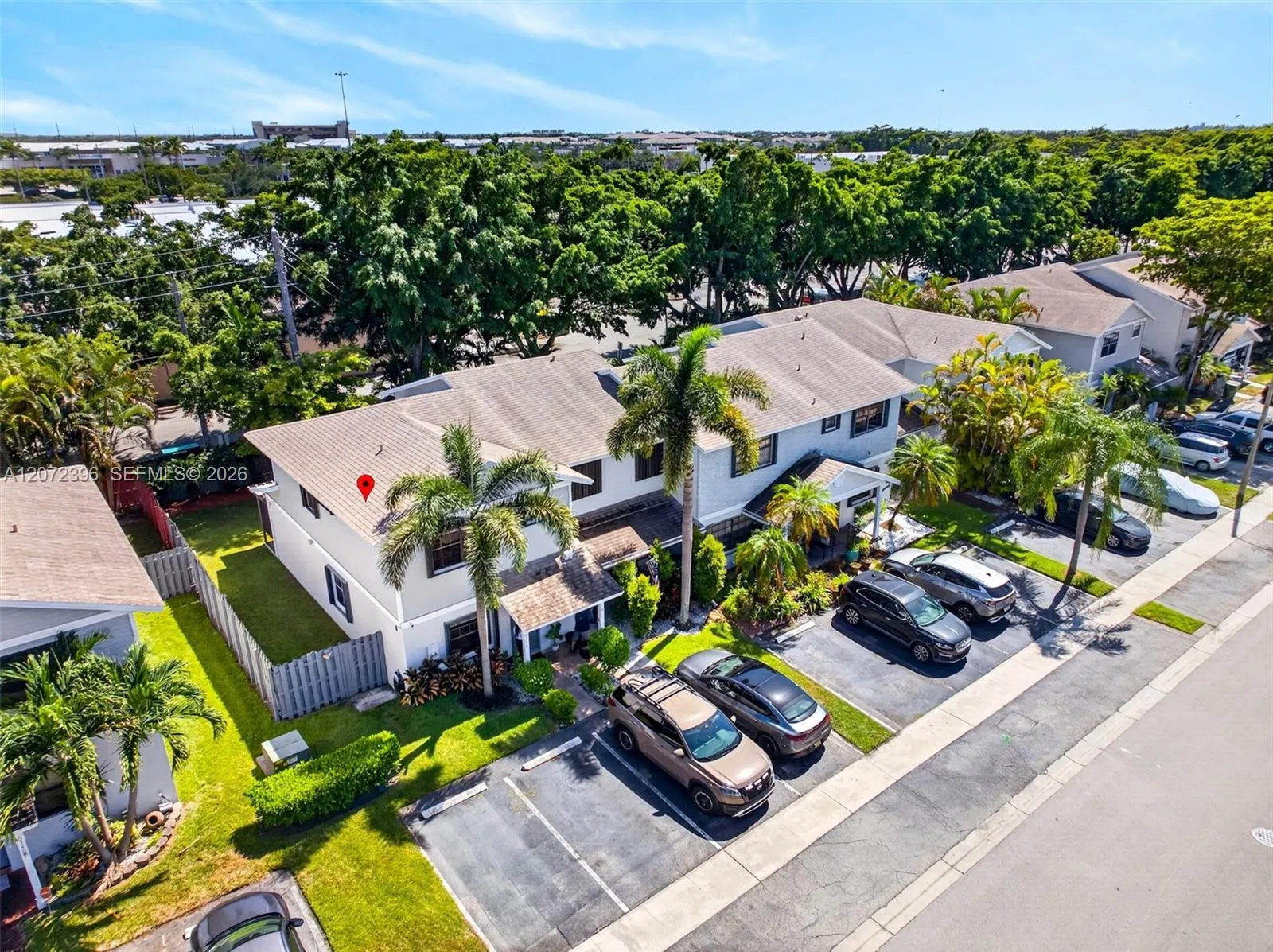 Foto de propiedad en 10348 NW 3rd Street, Pembroke Pines, FL 33026 Pembroke Pines con MLS# 