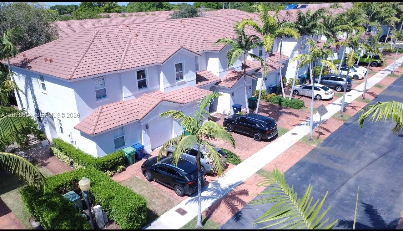 En Renta 1035 NE 207th Terrace, Miami, FL 33179, Miami, FL 33179