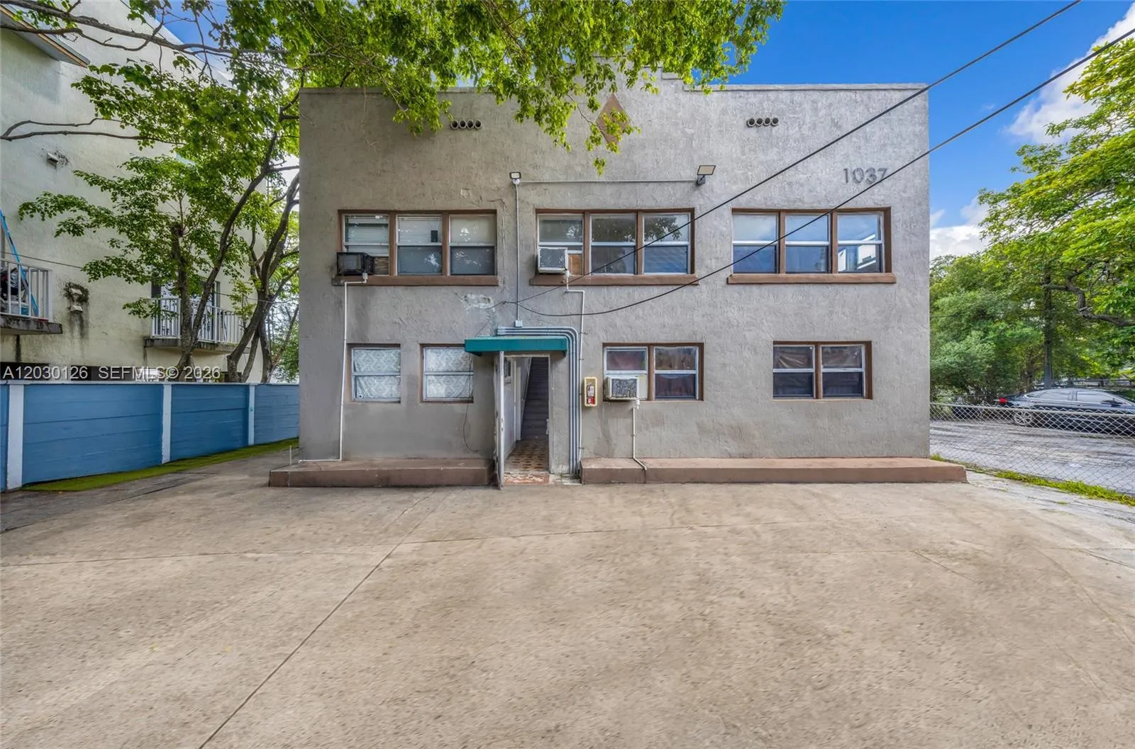 Foto de propiedad en 1035 NW 4th Street, Miami, FL 33128 Miami con MLS# 