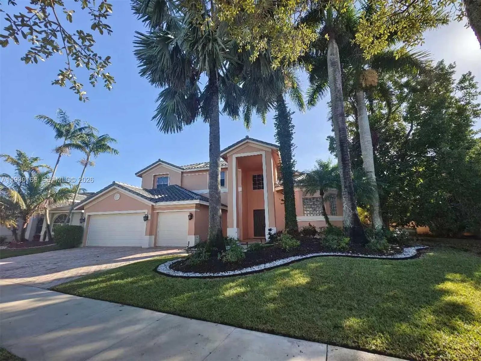 Foto de propiedad en 1035 Waterside Circle, Weston, FL 33327 Weston con MLS# 