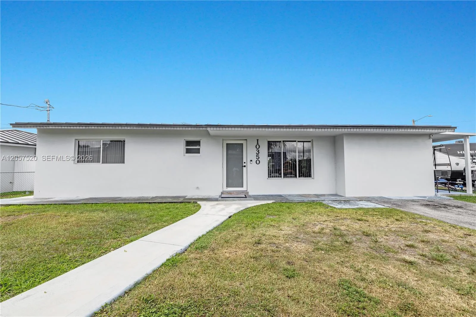 Foto de propiedad en 10350 SW 48th Street A, Miami, FL 33165 Miami con MLS# 