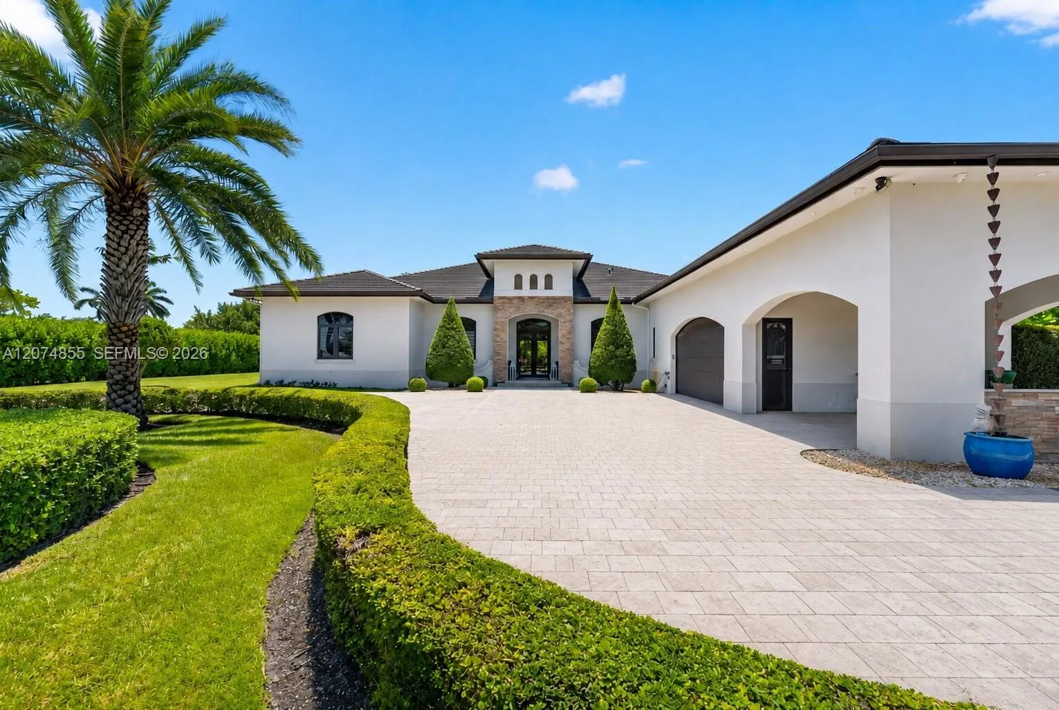 Foto de propiedad en 10352 NW 131st Street, Hialeah Gardens, FL 33018 Hialeah Gardens con MLS# 