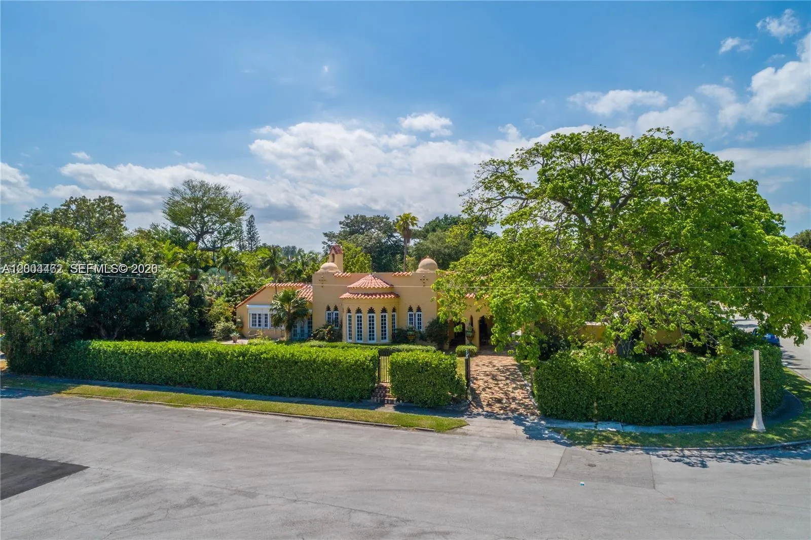 Foto de propiedad en 1036 NE 89th Street, Miami, FL 33138 Miami con MLS# 