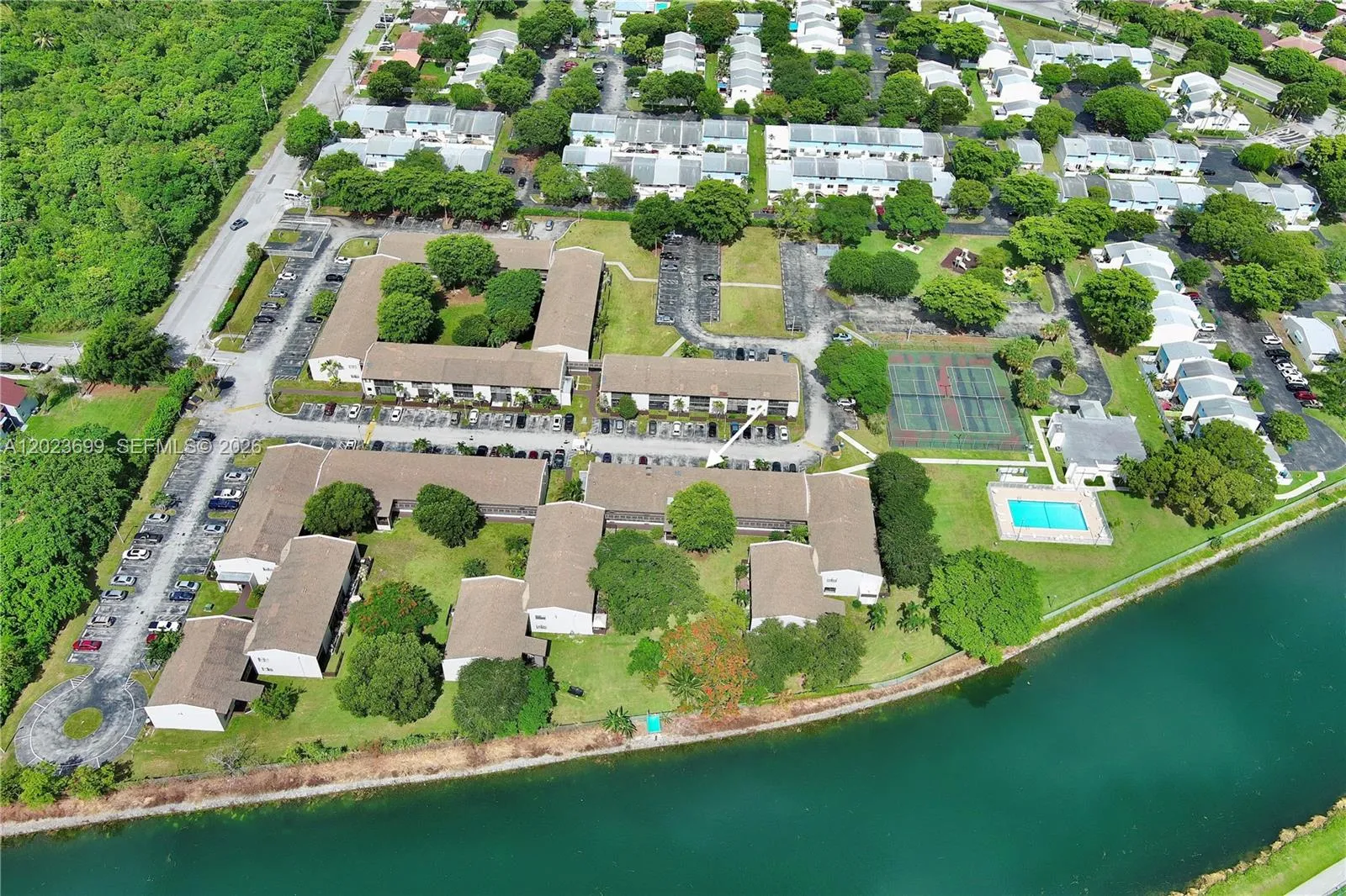Foto de propiedad en 10370 SW 220th Street 224, Cutler Bay, FL 33190 Cutler Bay con MLS# 