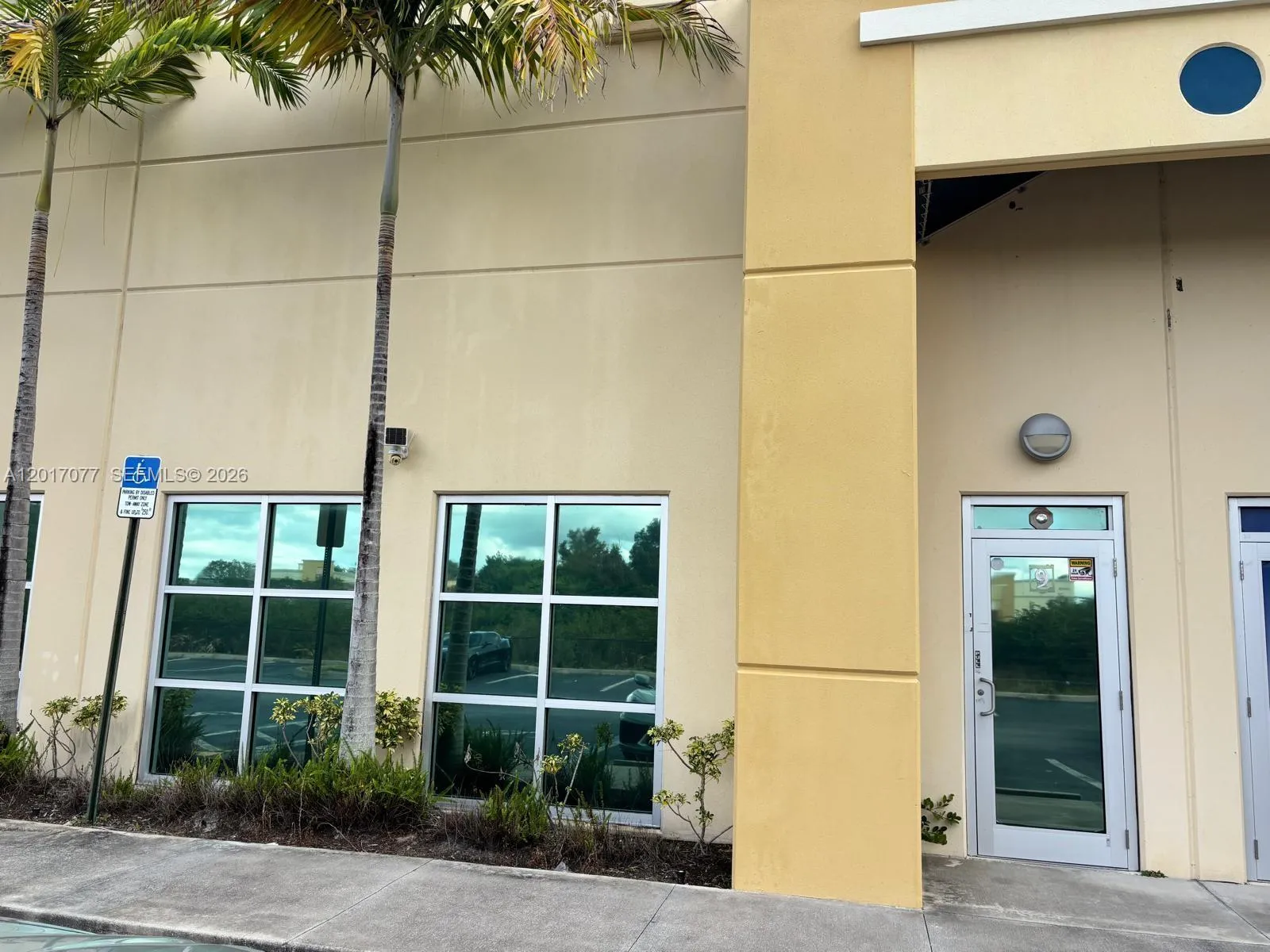 Foto de propiedad en 10380 W State Road 84, Davie, FL 33324 Davie con MLS# 
