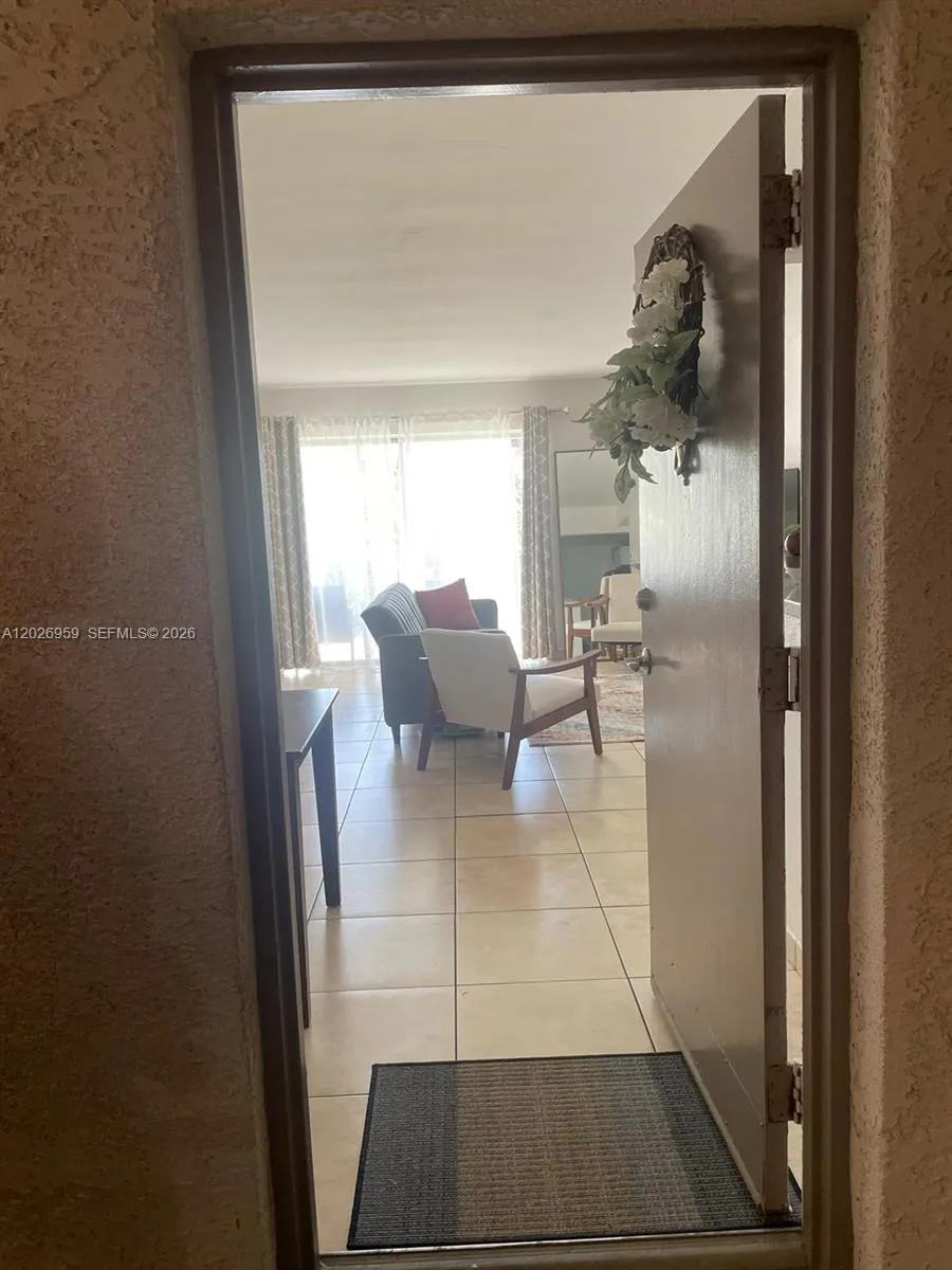 Foto de propiedad en 10393 N Kendall Drive U6, Miami, FL 33176 Miami con MLS# 