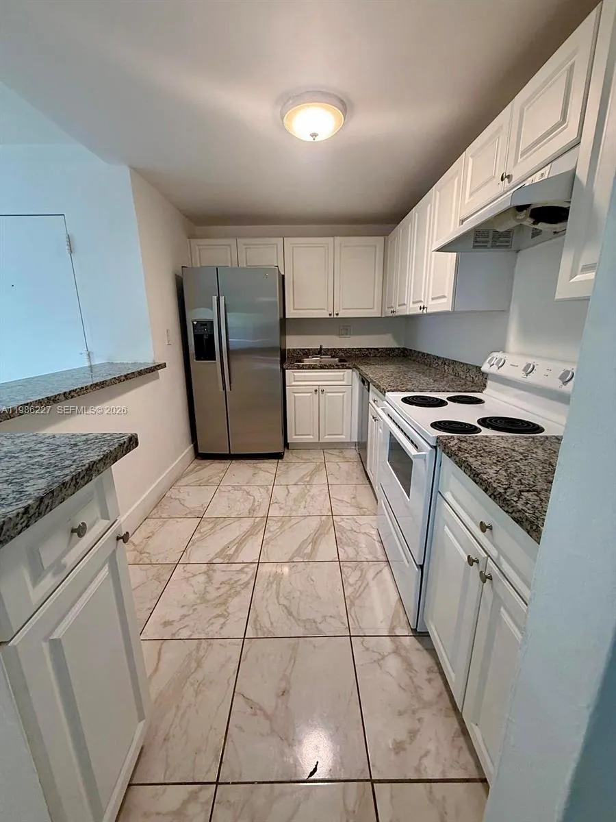Foto de propiedad en 10393 N Kendall Drive U7, Miami, FL 33176 Miami con MLS# 