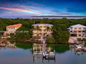 Foto de propiedad en 104 Coastal Drive, Key Largo, FL 33037 Key Largo con MLS# 
