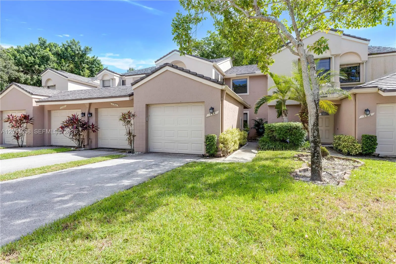 Foto de propiedad en 104 NW 98th Terrace 104, Plantation, FL 33324 Plantation con MLS# 