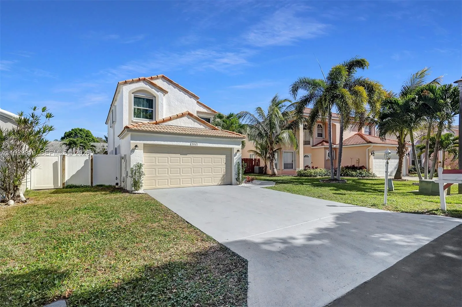 Foto de propiedad en 104 Wedgewood Lakes S, Greenacres, FL 33463 Greenacres con MLS# 