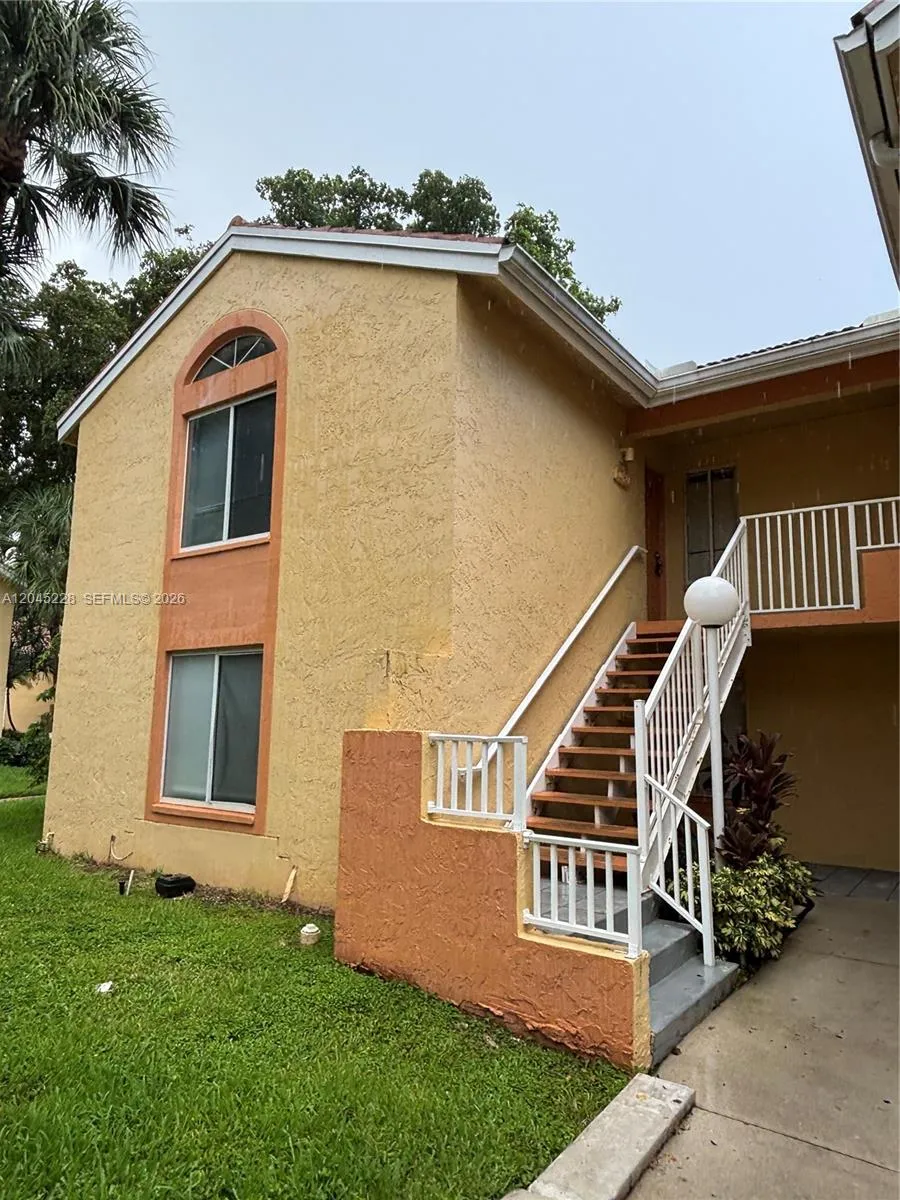 Foto de propiedad en 1040 Coral Club Drive 1040, Coral Springs, FL 33071 Coral Springs con MLS# 
