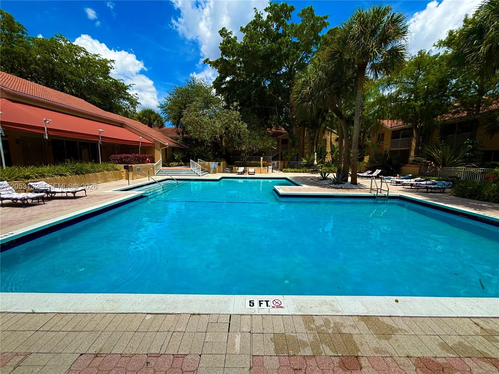 Foto de propiedad en 1040 Coral Club Drive 1040, Coral Springs, FL 33071 Coral Springs con MLS# 